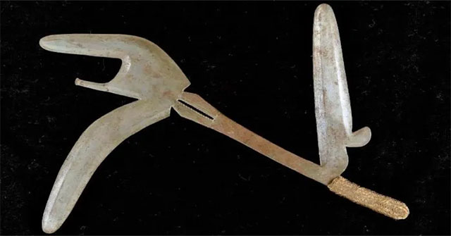 Khám Phá Những Vũ Khí Cổ Đại Kỳ Dị Và Tàn Bạo Còn Để Lại Dấu Ấn Đến Nay