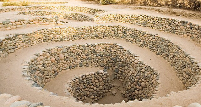 Khám Phá Những Hố Xoắn Ốc Bí Ẩn Trên Sa Mạc Peru