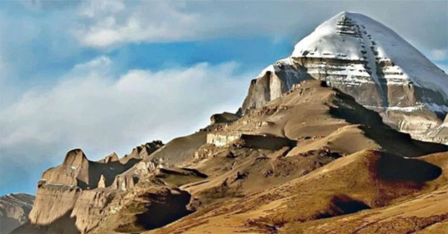 Khám Phá Những Bí Mật Kỳ Diệu Của Núi Kailash: Trung Tâm Thế Giới