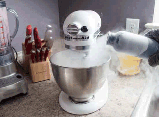 Ở một môi trường dưới -196 độ C, toàn bộ bề mặt cơ thể sẽ nhanh chóng bị tê cứng