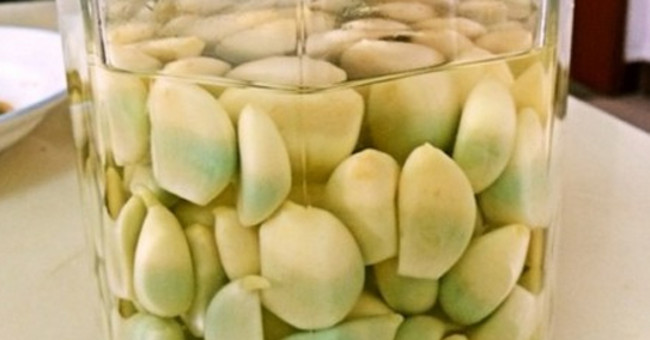 Hiểu Biết Về Hiện Tượng Tỏi Ngâm Giấm Chuyển Màu Xanh