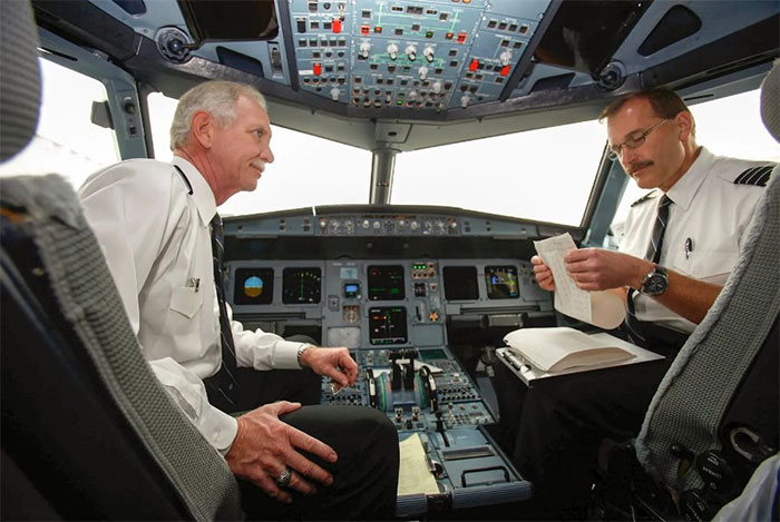 Cơ trưởng Chesley Sullenberger và cơ phó Jeffrey Skiles