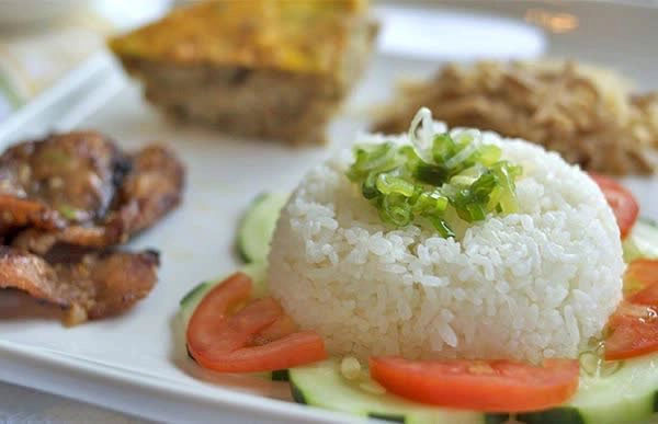 com-trang Ăn nhiều cái gì cũng có thể gây tăng cân chứ không riêng chỉ cơm trắng.