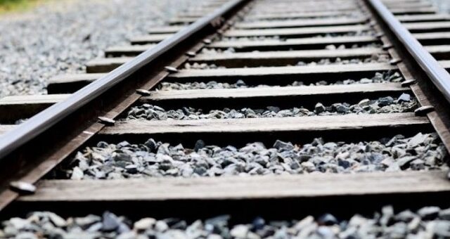 Khám Phá Lý Do Vì Sao Đường Ray Xe Lửa Cần Có Lớp Đá Dăm