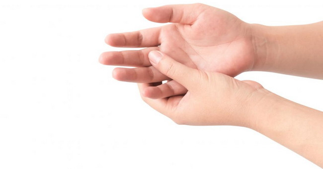 Khám Phá Nguyên Nhân và Cách Điều Trị Gãy Ngón Tay Bút Chì