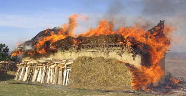 Khám Phá Nguyên Nhân Bí Ẩn Sau Những Ngôi Nhà Bốc Cháy Mỗi 60 Năm