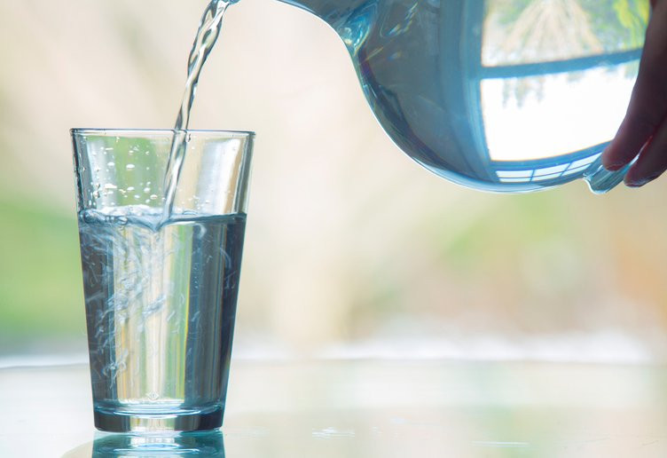 Nước đun sôi lâu có thể chứa vi khuẩn gây hại.