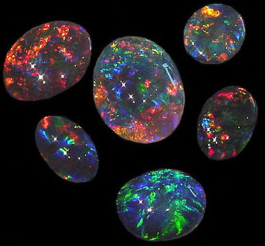 Ngọc Opal Đen – 2.355 USD/Cara Đá quý Opal
