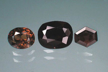Painite – 50.000 đến 60.000 USD/Cara Đá quý Painite