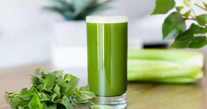 rau-diep-ca-1 Rau diếp cá chứa các chất kháng sinh, kháng viêm, có thể hỗ trợ giảm viêm cho da mụn.