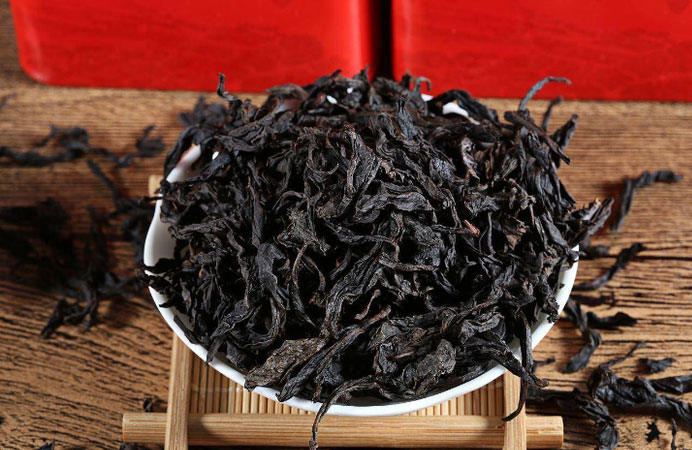 tra-dai-hong-bao-1 Để chế biến ra loại trà thượng phẩm Đại Hồng Bào, người ta phải qua rất nhiều khâu phức tạp.