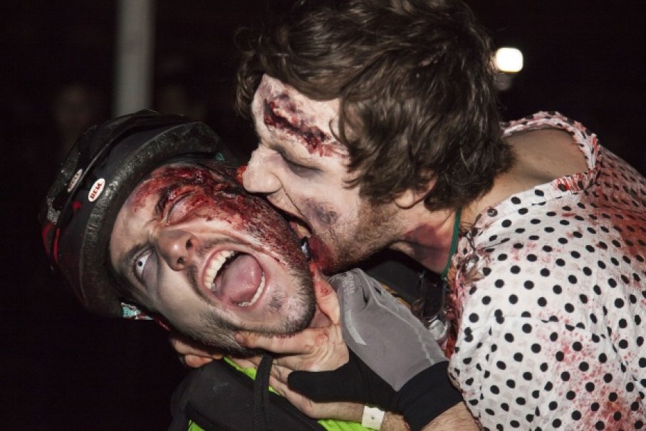Zombie cắn người Zombie cắn người